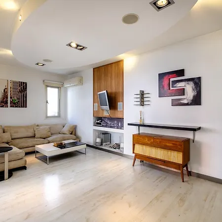 Luxe 2 Bdr 아파트 *