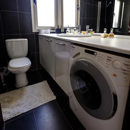 Lägenhet Luxe 2 Bdr Larnaca